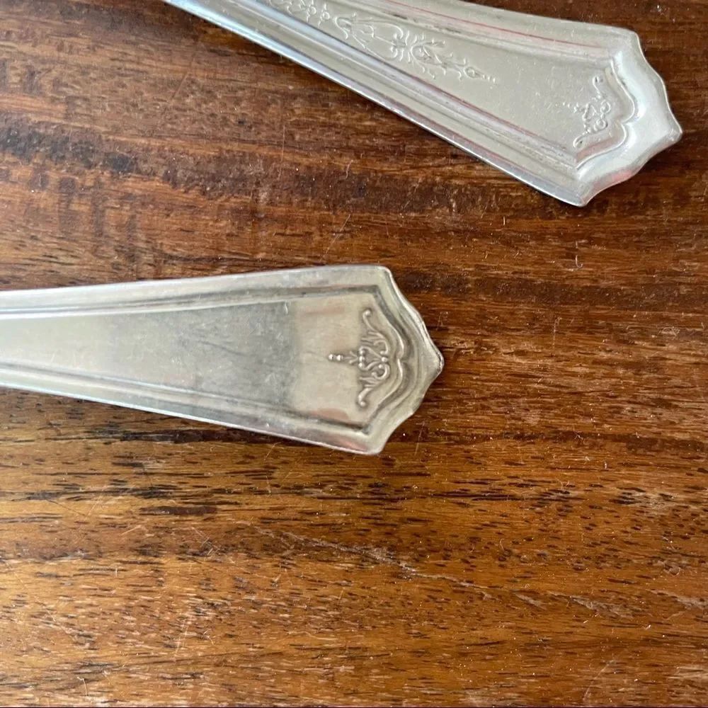 Set of 2 R & B A1 Dinner Silver Spoons, Manor Pattern - Picture 3 of 13